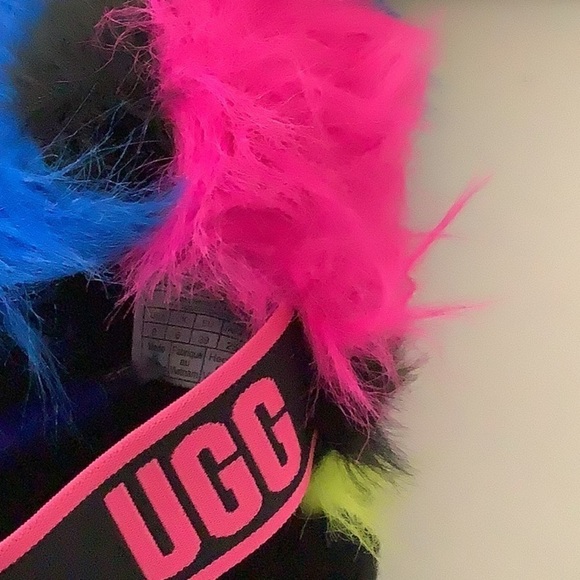 UGG Size 8 fluff yeah multicolor party spots sandals. New Without Box. - Picture 6 of 6